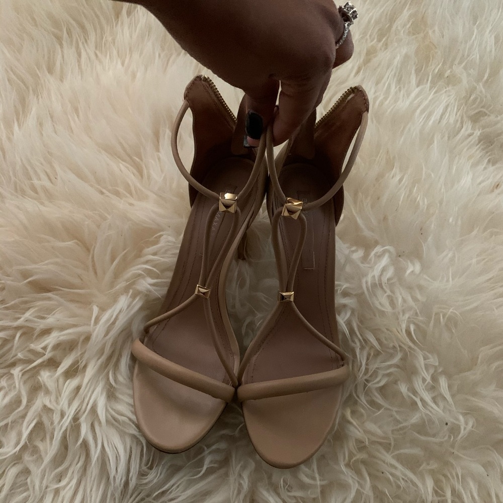 Bcbg tan heels - Picture 1 of 3